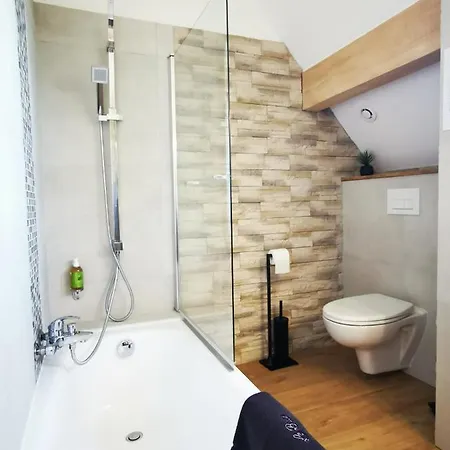 L'etang De La Tourne Bed & Breakfast Les Marches