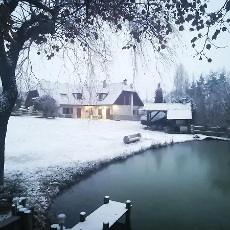 L'etang De La Tourne Bed and Breakfast