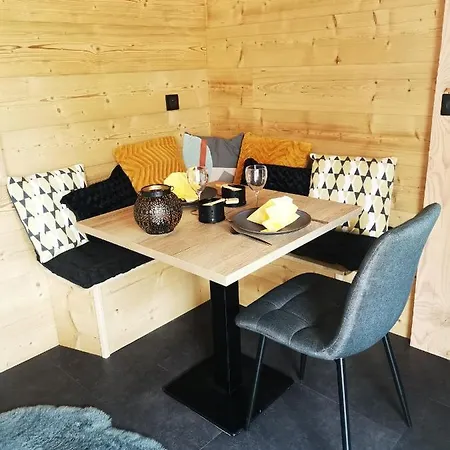 L'etang De La Tourne Bed and Breakfast 3*