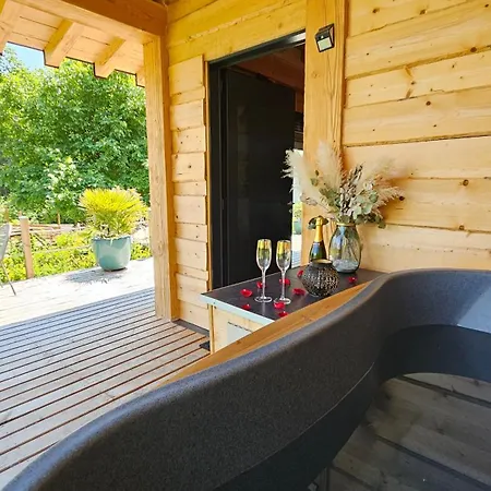 L'etang De La Tourne Bed and Breakfast 3*